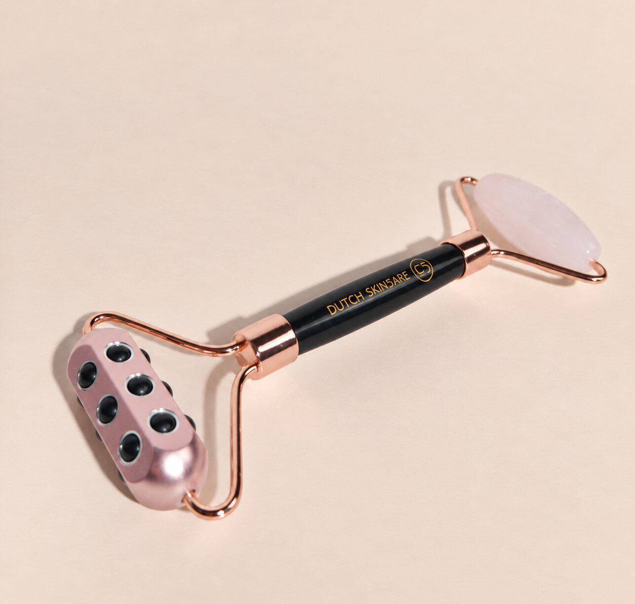 ChatGPT Image Sep 16, 2026, 10_29_27 AM Dutch Skincare Glow Roller 2-in-1 gezichtsroller